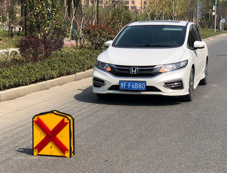 Waterproof LED Arrow Board with 3500mm Retractable Light Strip and A5052 Aluminum Alloy Construction