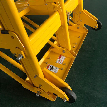 25KG Lightweight Foldable Portable Vehicle Barricade with Electrostatic Spraying for Road Safety