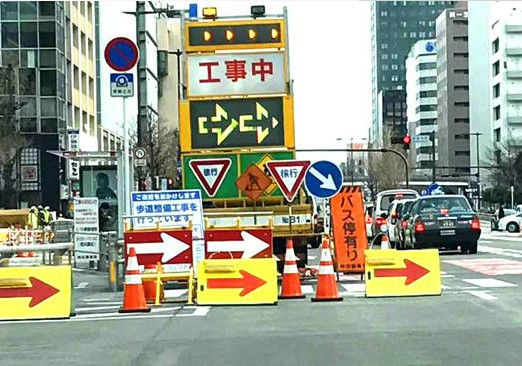 High-Intensity Reflective Film Arrow Board with One-Piece Bending Aluminum for Road Safety Sign L400×W280×H2.0mm
